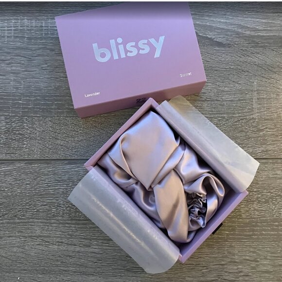 NIB Blissy Bonnet in Lavender - Picture 2 of 6